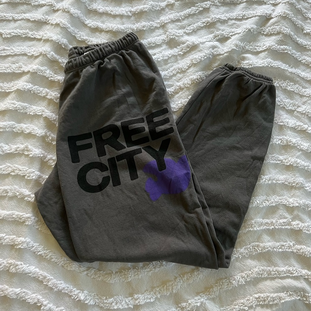 Free city sweatpants